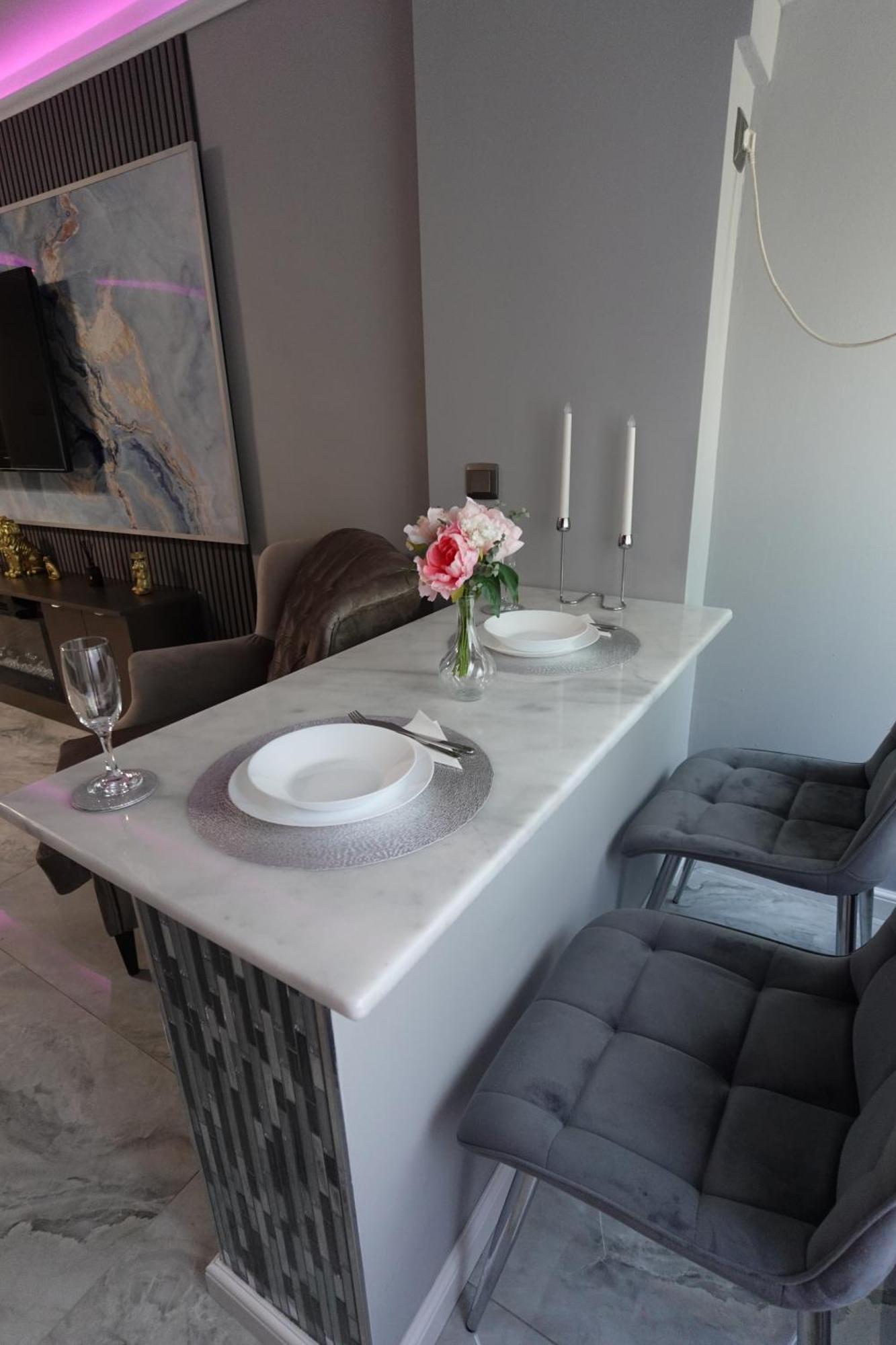 Silver At Just 8 Minutes Distance Of Center Appartement *